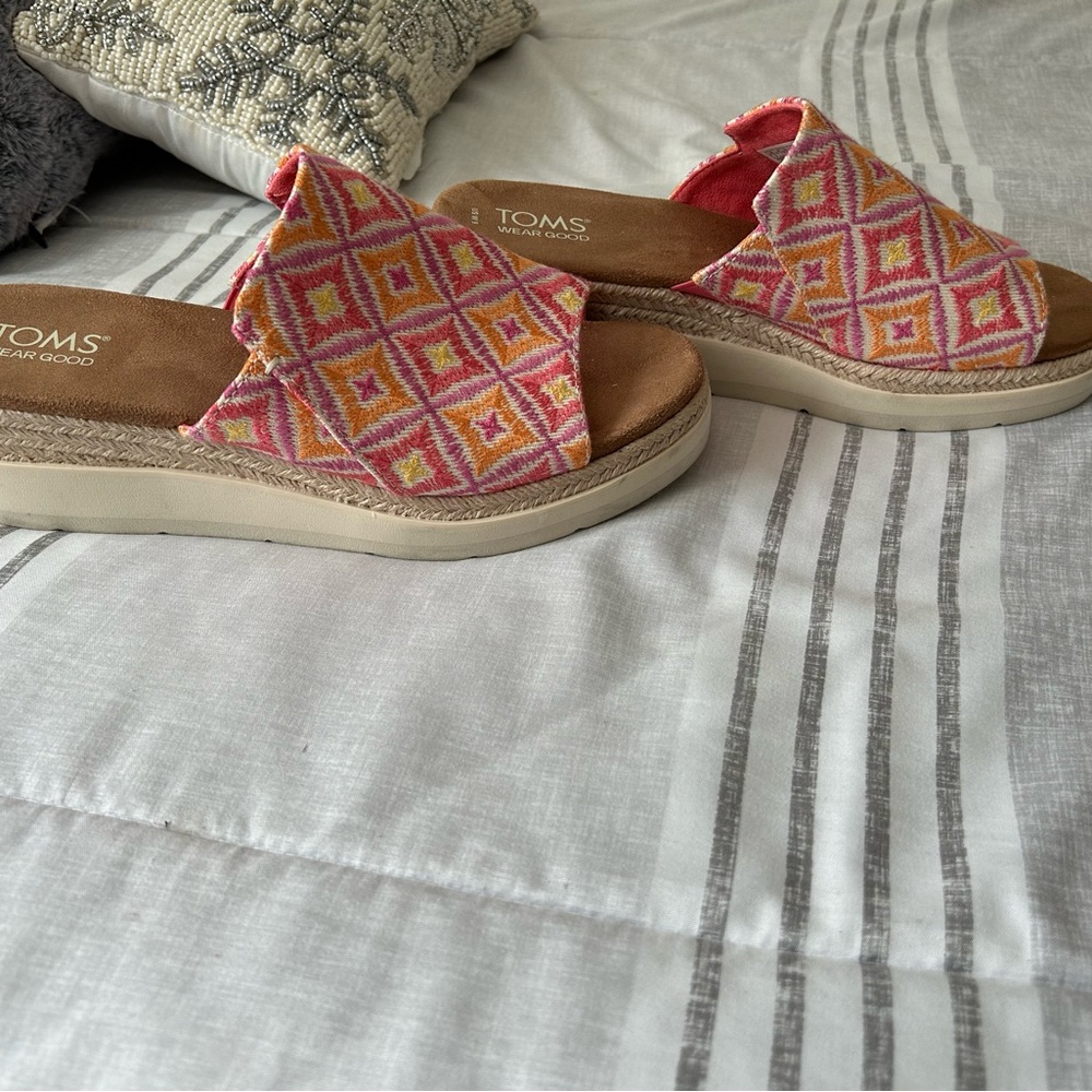 TOMS Vibrant Pink and Yellow Slide Sandals - Picture 2 of 4